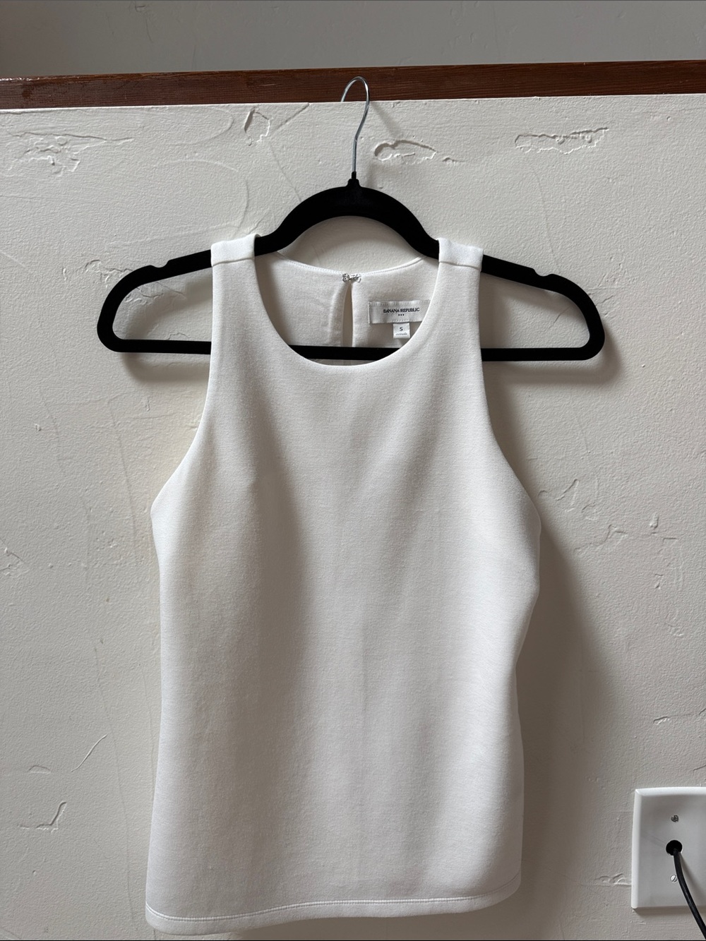 Banana Republic White Sleeveless Crewneck Shell Top